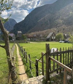 Theth House | Petriti theth