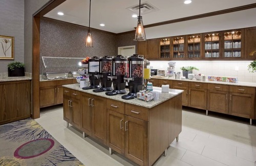 Kutzky Park House | Pets are Allowed Here! 4 Relaxing Units, Free Hot Breakfast!