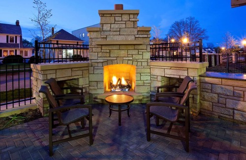 Kutzky Park House | Pets are Allowed Here! 4 Relaxing Units, Free Hot Breakfast!