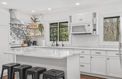 Loves Park House | Pets | Families & Groups | Fireplace | Game Room