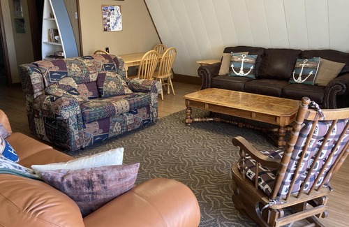 Pettit Cabin | Pettit Mtn. Ranch Multi-family Friendly A-frame Cabin on 37 Gated Acres