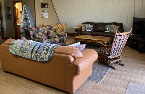 Pettit Cabin | Pettit Mtn. Ranch Multi-family Friendly A-frame Cabin on 37 Gated Acres