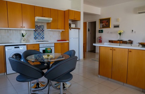 Peyia Town Apartment | Peyia Fontana - Executive spacious 2-bedroom apartment with Hot Tub & sea views
