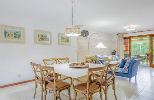 Praia do Forte Apartment | PF08 Condomínio à Beira-Mar com 3 Suítes na Praia do Forte