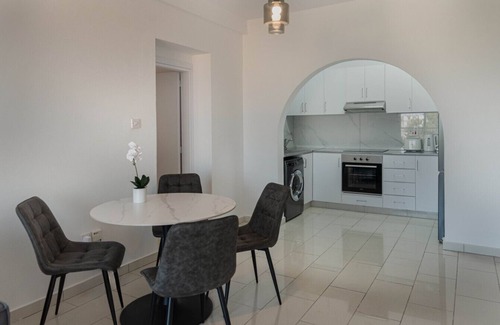 Old Town Apartment | Phaedrus Living: Golden Seaview Residence