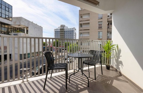 City Centre Apartment | Phaedrus Living: Mini Art House Monet