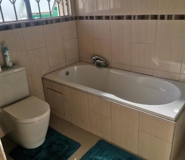 Kingsborough Bed & Breakfast | Phakathi Lifestyle Village Umnini