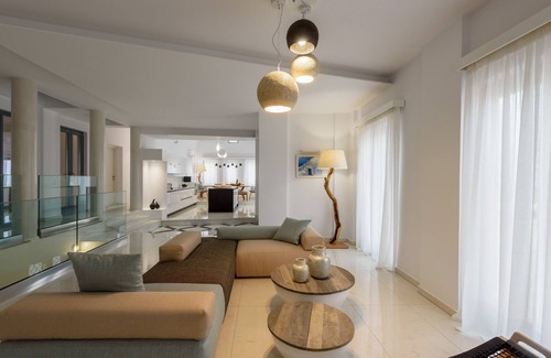 Santorini Villa | Phaos at Cellaria Estate