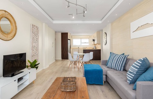 Bloubergstrand Apartment | Phenomenal Sea Views Beachfront Apartment|