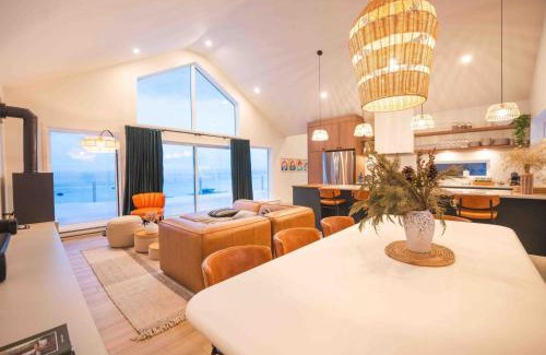 Petite-Riviere-Saint-Francois Ski Chalet | Phil Good 1219: Luxurious River View in Charlevoix