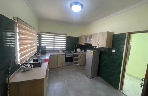 North Kaneshi Apartment | PHILLIPA'S PLACE with Wi-Fi, AC in phenomenal Accra. ESCAPE.RELAX.REPEAT