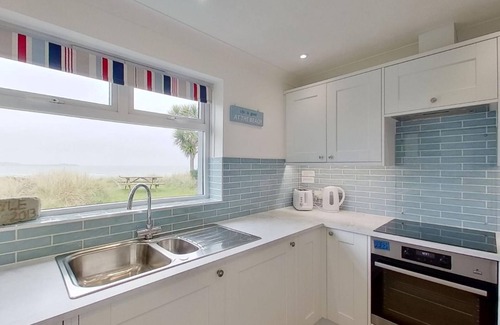 Hayle Cottage | Phillippa is a fabulous beach chalet which enjoys a prime position within the Riviere Towans