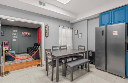 Center City East Apartment | PhillyPhanatic Apartment 4BD 2BT