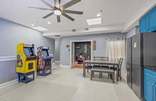 Center City East Apartment | PhillyPhanatic Apartment 4BD 2BT