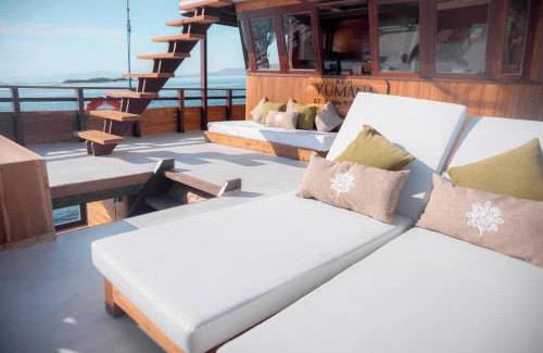 West Manggarai Boat Rental | Phinisi Open Trip Komodo 3 days 2 Night
