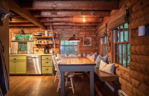 Accord Cabin | Phoebe's Nest - Chic Log Cabin in Accord