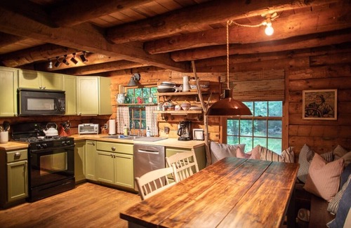 Accord Cabin | Phoebe's Nest - Chic Log Cabin in Accord