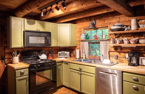 Accord Cabin | Phoebe's Nest - Chic Log Cabin in Accord