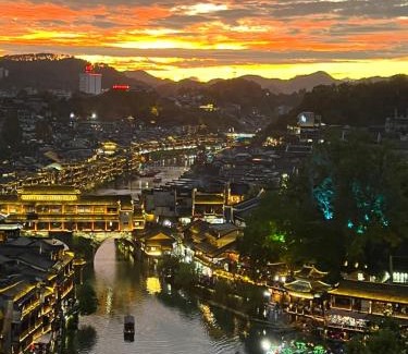 Fenghuang House | Phoenix Best River View B&B