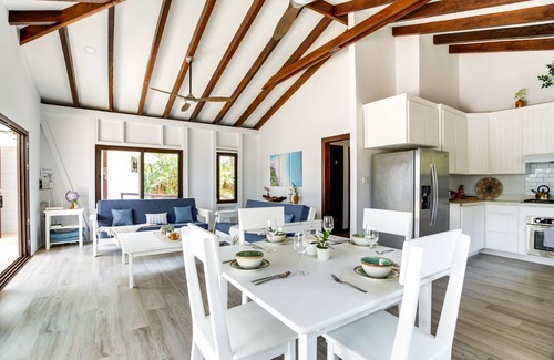 Placencia Villa | Photo Perfect-Beachfront 2 Bedroom-Infinity Pool