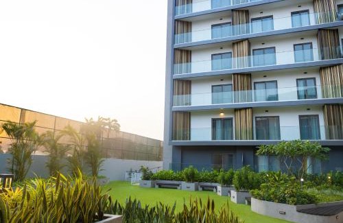 Accra Apartment | Piano and Gold at The Lennox, Airport Residential