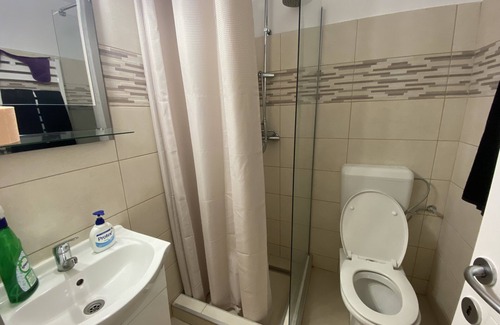 Sector 4 Apartment | Piatra Sudului Host