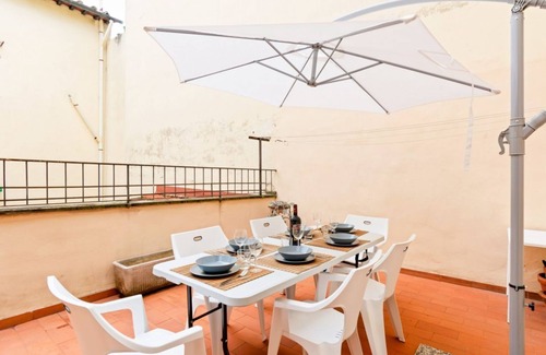 Campo di Marte Apartment | Piazza Alberti Apartment with Terrace