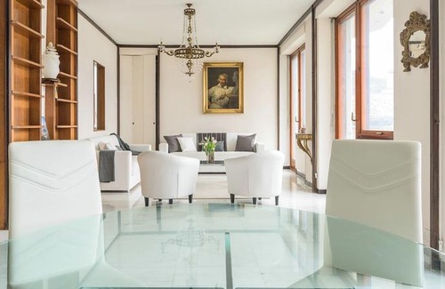 Como City Centre Apartment | Piazza Cavour Lake View