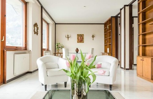 Como City Centre Apartment | Piazza Cavour Lake View