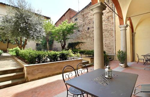 Sant' Ambrogio Apartment | Piazza Dei Ciompi With Private Garden