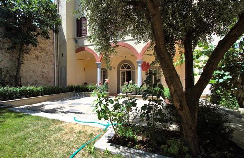 Sant' Ambrogio Apartment | Piazza Dei Ciompi With Private Garden