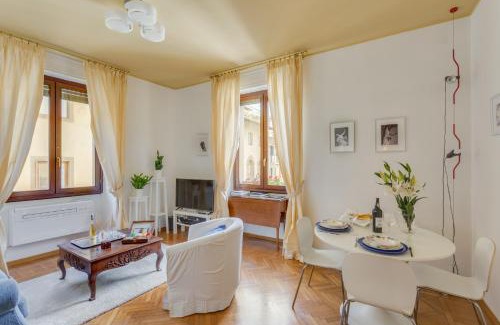 Oltrarno Apartment | Piazza Santa Felicita