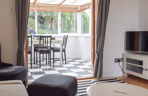 St Davids Cottage | Picked for its location within St Davids and walking distance to the beach and coastline.