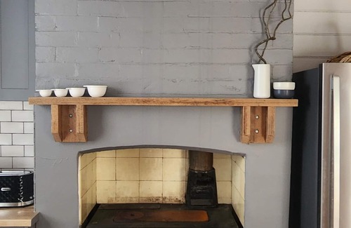 Ferntree Gully Cottage | 'Pickett's Cottage' - Circa 1868 - oldest in Knox, close to Dandenong Ranges.