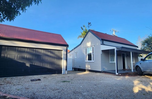 Ferntree Gully Cottage | 'Pickett's Cottage' - Circa 1868 - oldest in Knox, close to Dandenong Ranges.