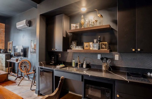 Covington Apartment | Pickle Factory Hotel—8BR Full Hotel w/Free Parking