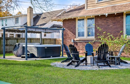 Midtown House | Pickleball Court Ev Power Dock Hot Tub Pool Table