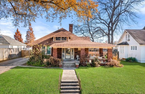 Midtown House | Pickleball Court Ev Power Dock Hot Tub Pool Table