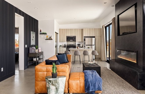 Joshua Tree House | Pickleball Court - Heated SaltPool - EV Charger - Fire pit - Daybed in JT