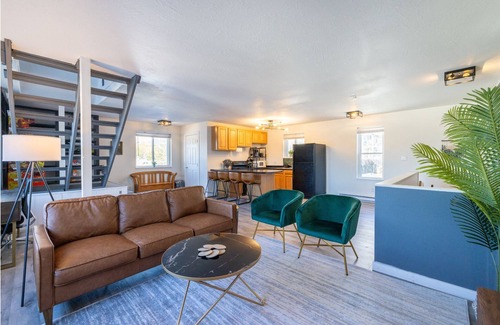 Draper Apartment | Pickleball - Mini Golf - Skiing - Games - Mt. Biking - Cozy Private Suite