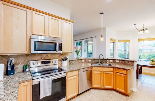 Fleming Island House | Picture-perfect getaway with saltwater pool, outdoor bar, grill & soaking tub