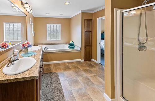 Dandridge House | Picturesque home with mtn views, rooftop deck, & children's items - dog-friendly