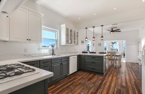 Slidell House | Picturesque Lake house 20 minutes from New Orleans. . . Superbowl. . Mardi Gras