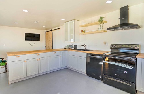 Lake Point House | Picturesque Lake Point Home w/ Shared Yard!