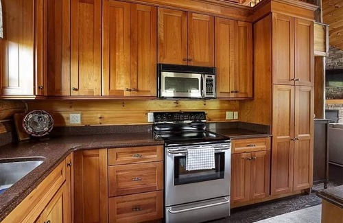 Jefferson Township Cabin | Picturesque Log Home, Family Fun with Scenic Views