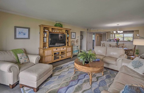 Redevelopment Area Condo | Picturesque Naples Condo w/ Pool Access!