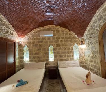 Tunis Village Bed & Breakfast | Pidgeon Lodge - Tunis Village