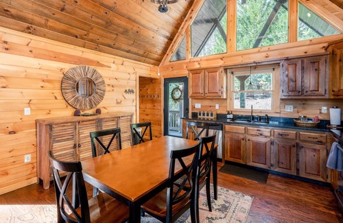 Blue Ridge Cabin | Piece of Paradise ~Hot Tub ~Pool Table ~Fire Pit