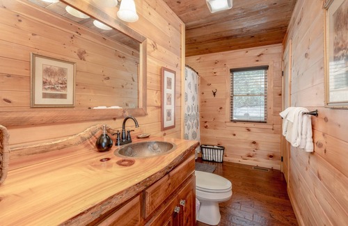 Blue Ridge Cabin | Piece of Paradise ~Hot Tub ~Pool Table ~Fire Pit
