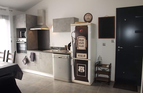 Villefranche-de-Lauragais House | Pied à terre Girls from the gardens